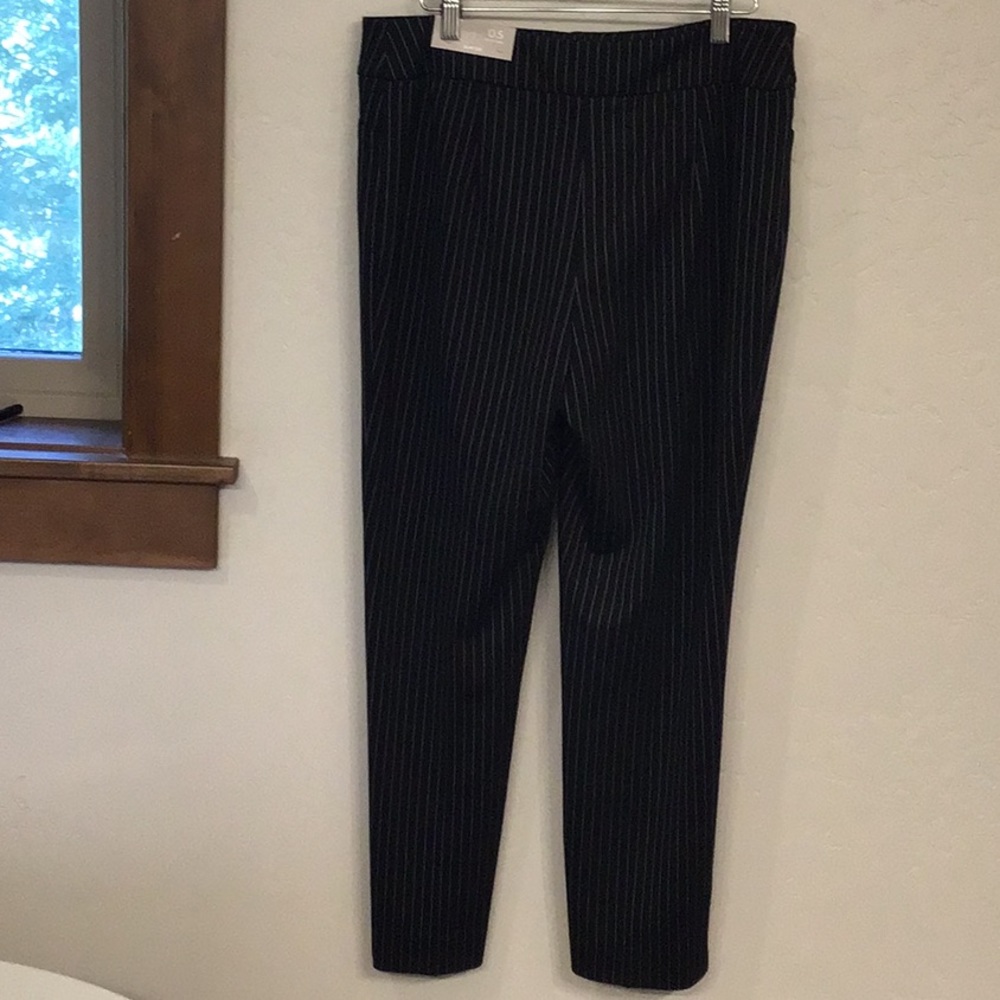 Chico’s Seamless Ponte Pinstripe Tapered Ankle Pant Black/Gray, 8, NWT - Picture 6 of 16